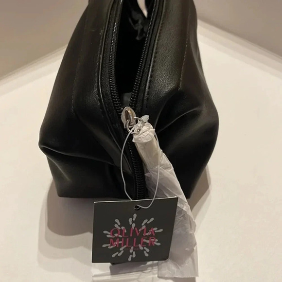 NWT Olivia Miller Heart toiletry/ make up bag - Picture 4 of 6